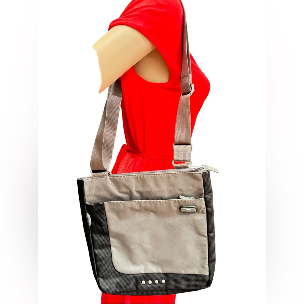 Pre owned Tumi Crossbody Bag